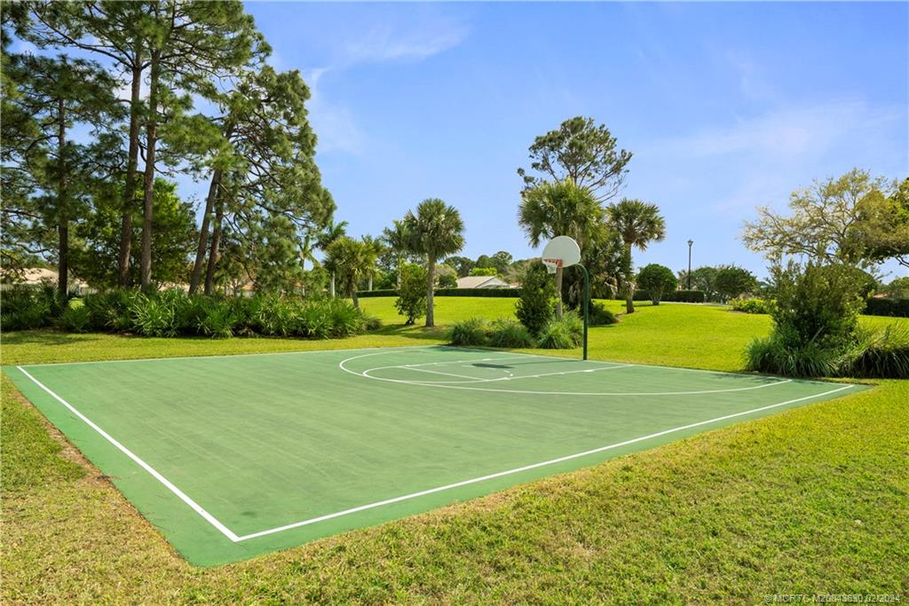 668 SW Treasure Cove