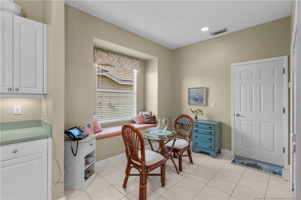 668 SW Treasure Cove