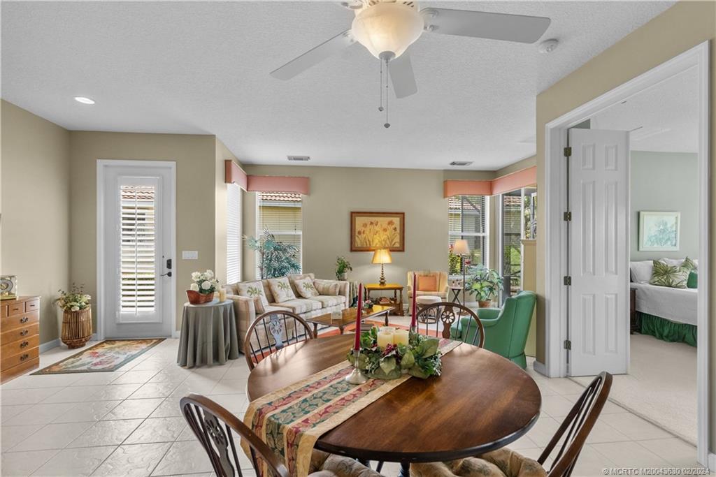 668 SW Treasure Cove