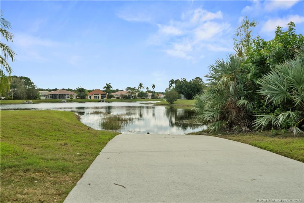 668 SW Treasure Cove