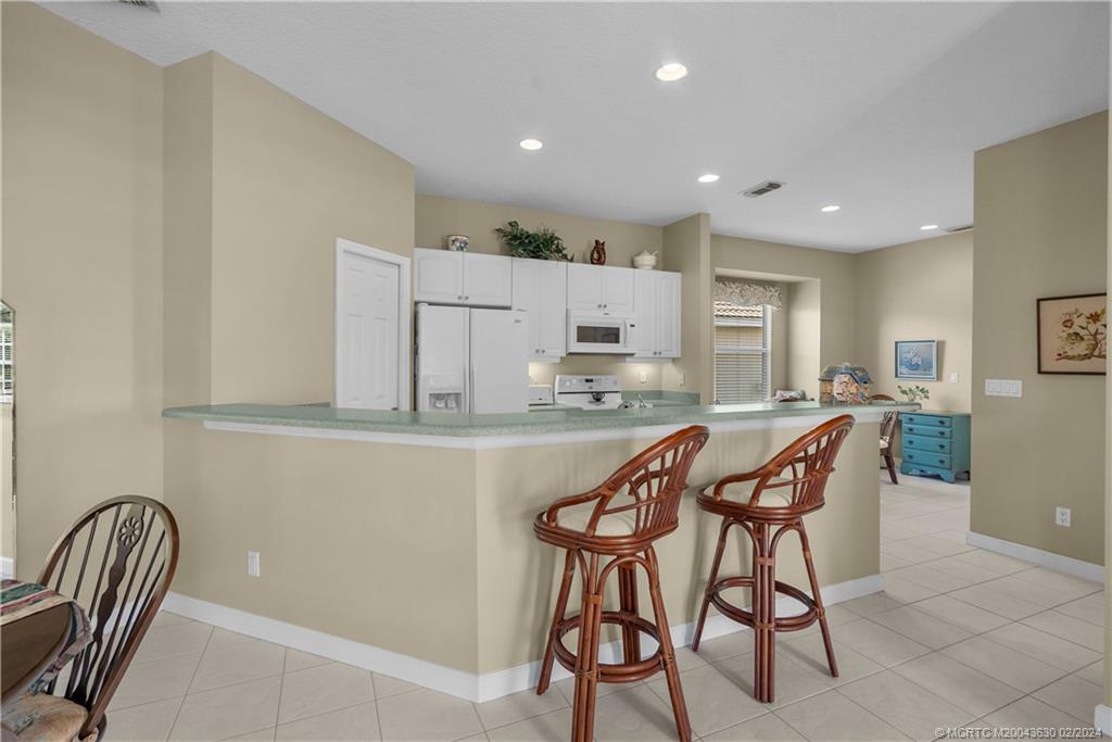 668 SW Treasure Cove