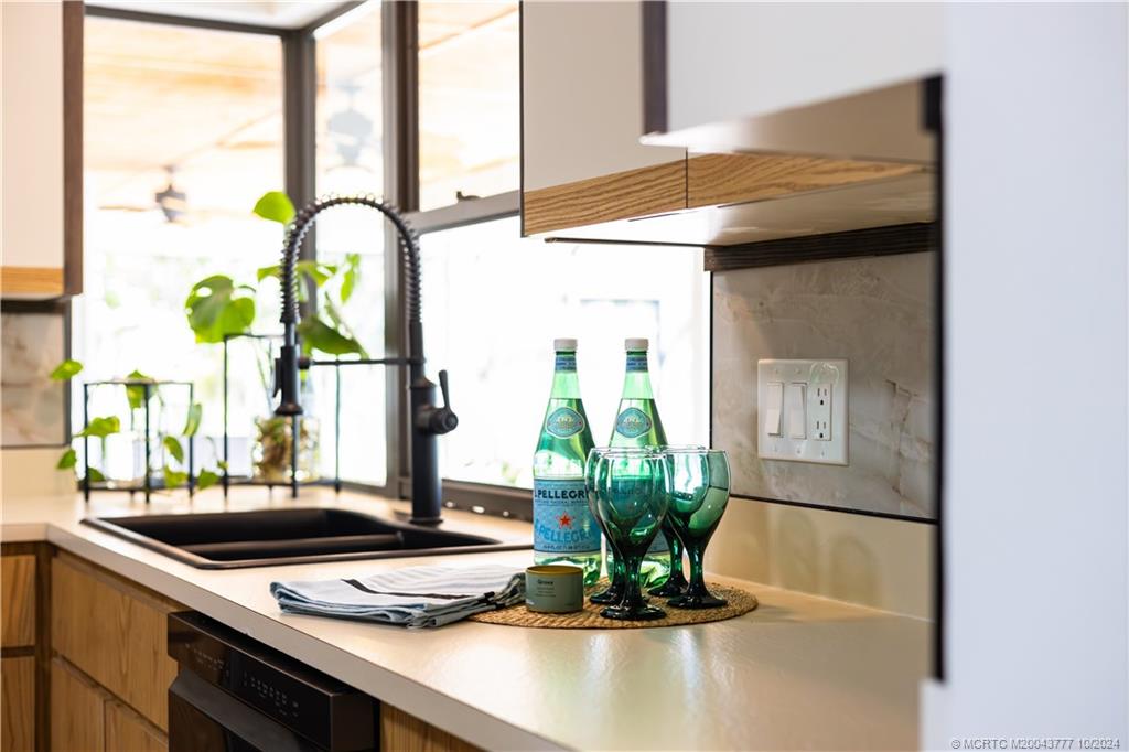 2556 NW Captiva Cove