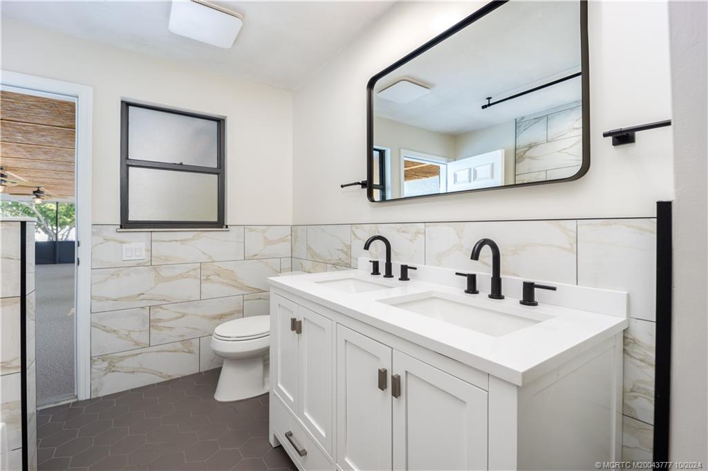 2556 NW Captiva Cove