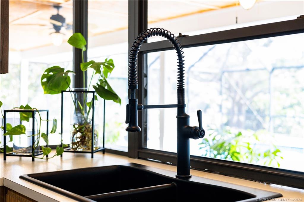 2556 NW Captiva Cove