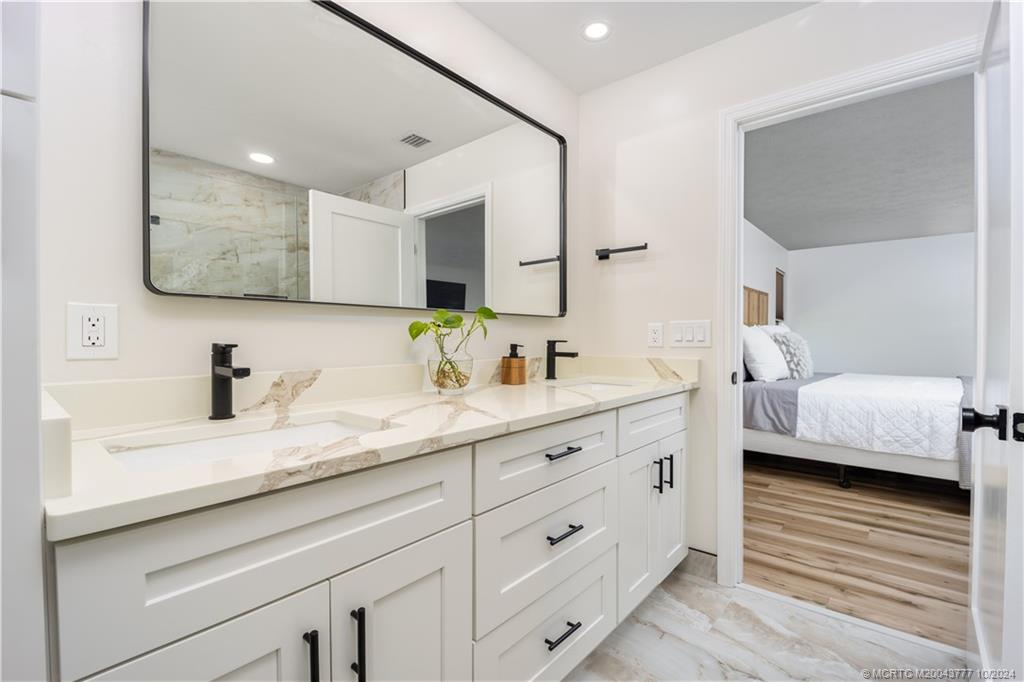 2556 NW Captiva Cove