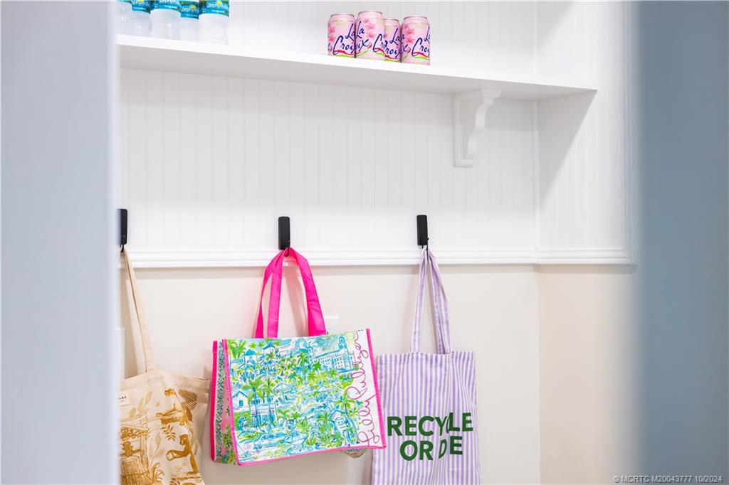 2556 NW Captiva Cove