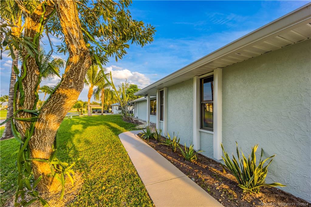 2556 NW Captiva Cove