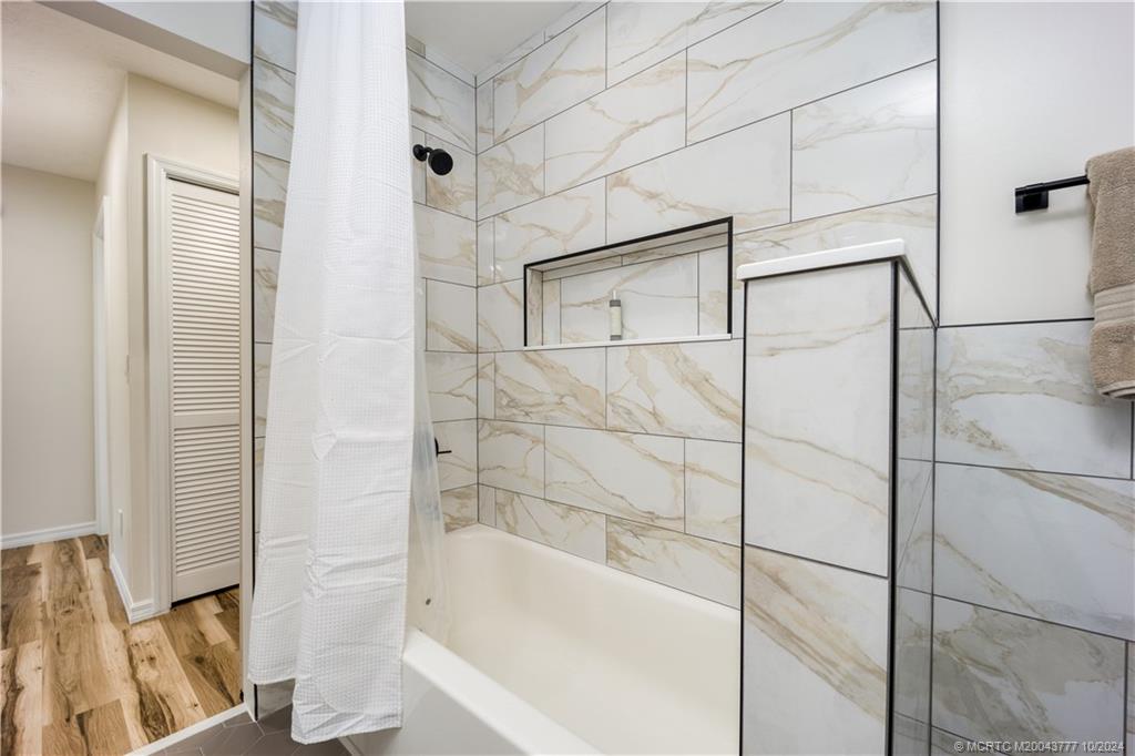 2556 NW Captiva Cove