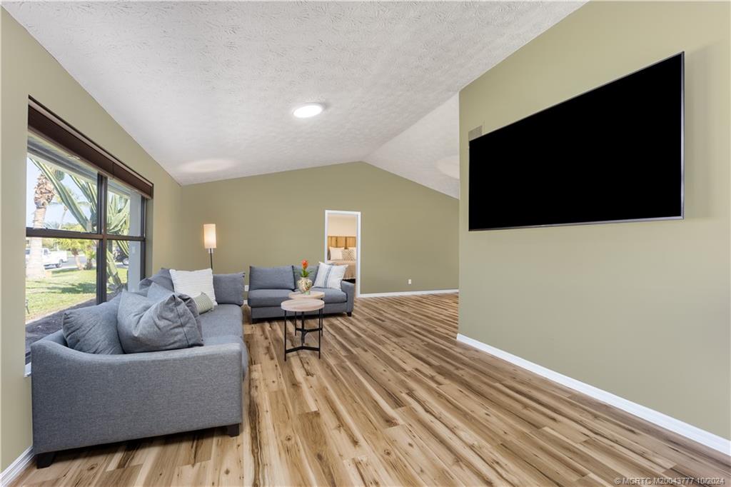 2556 NW Captiva Cove