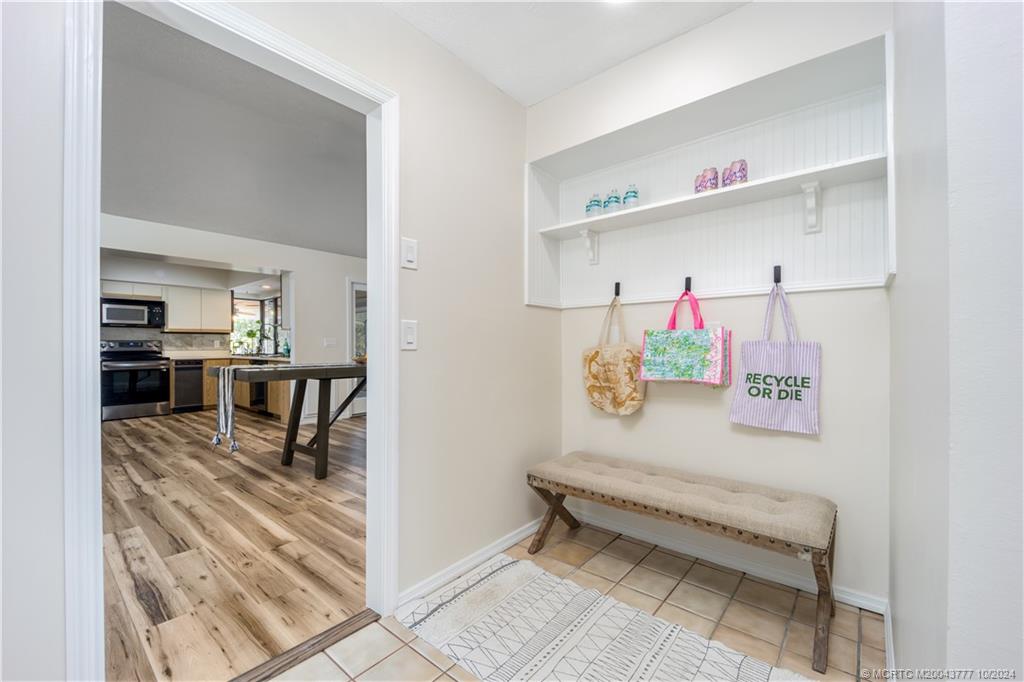 2556 NW Captiva Cove