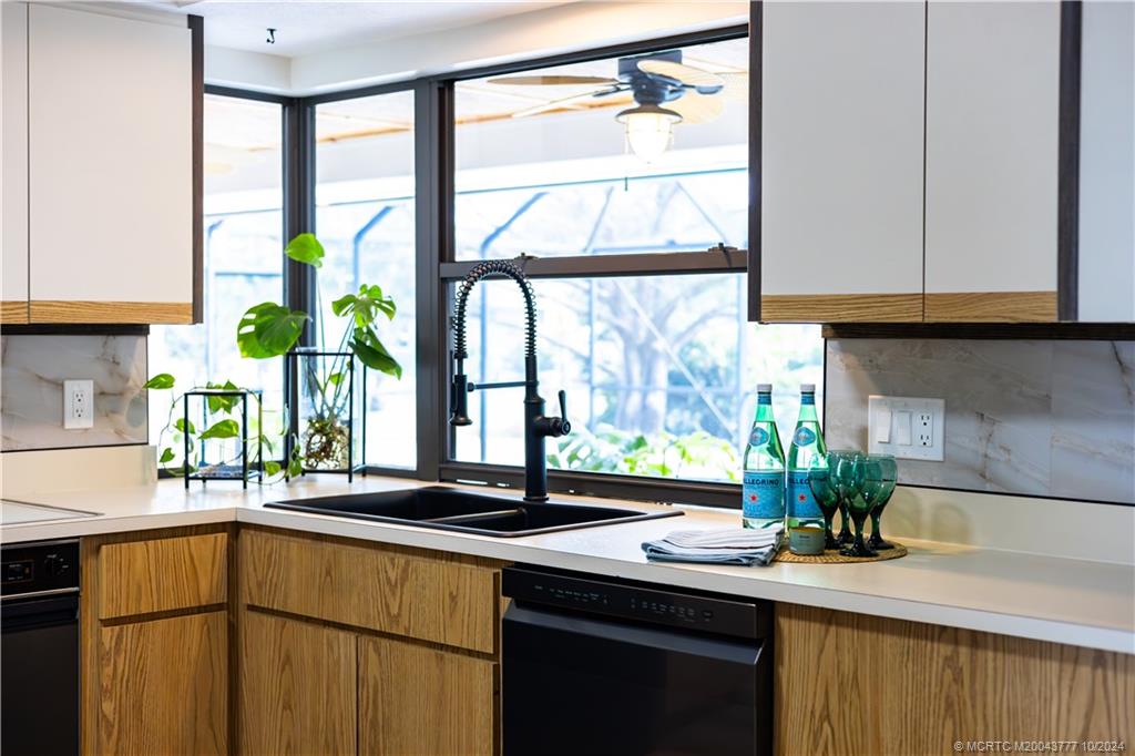 2556 NW Captiva Cove