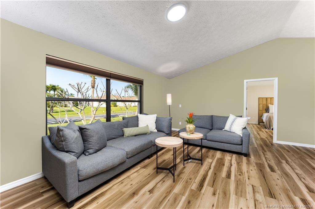 2556 NW Captiva Cove