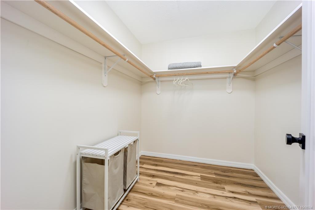 2556 NW Captiva Cove