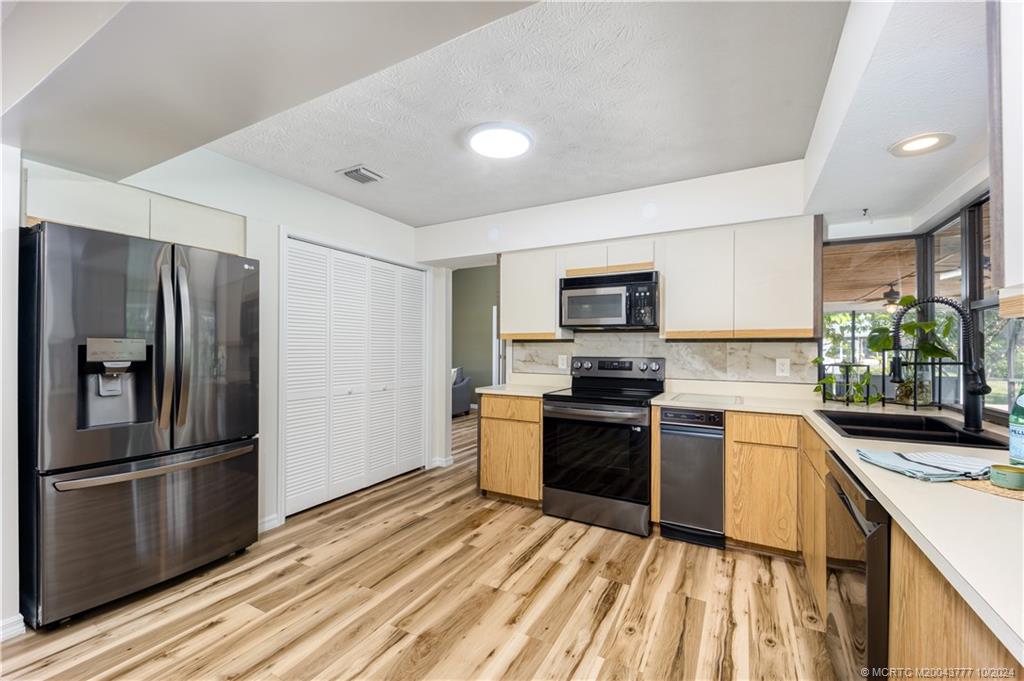 2556 NW Captiva Cove