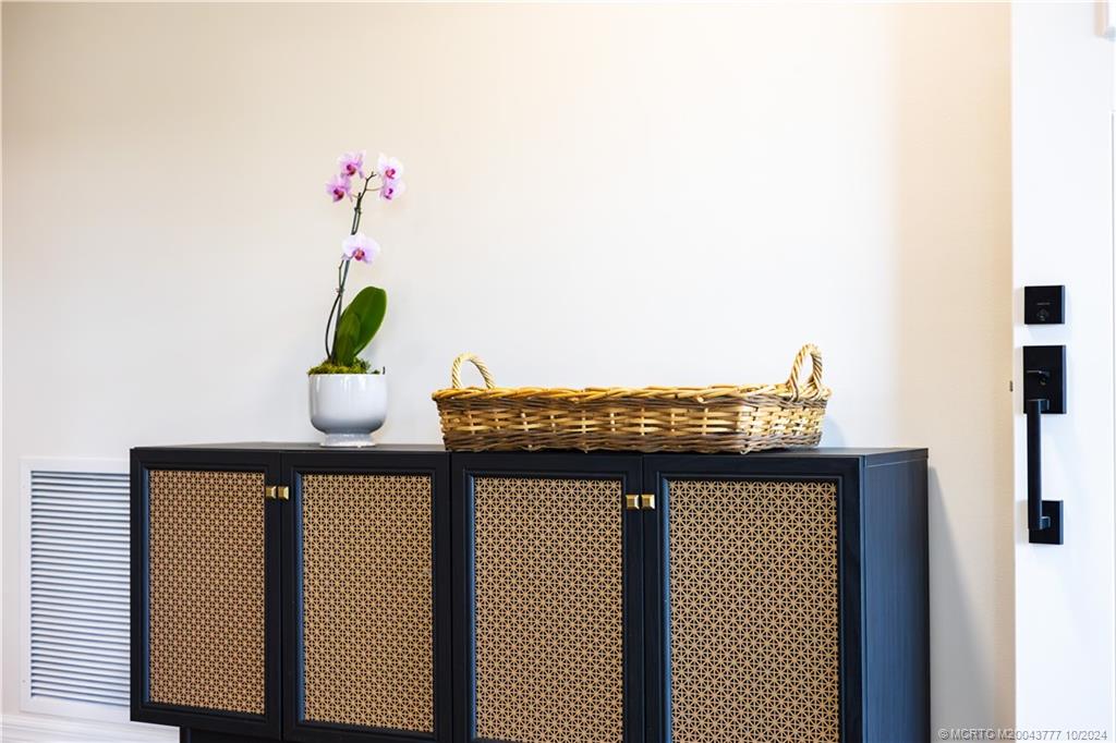 2556 NW Captiva Cove