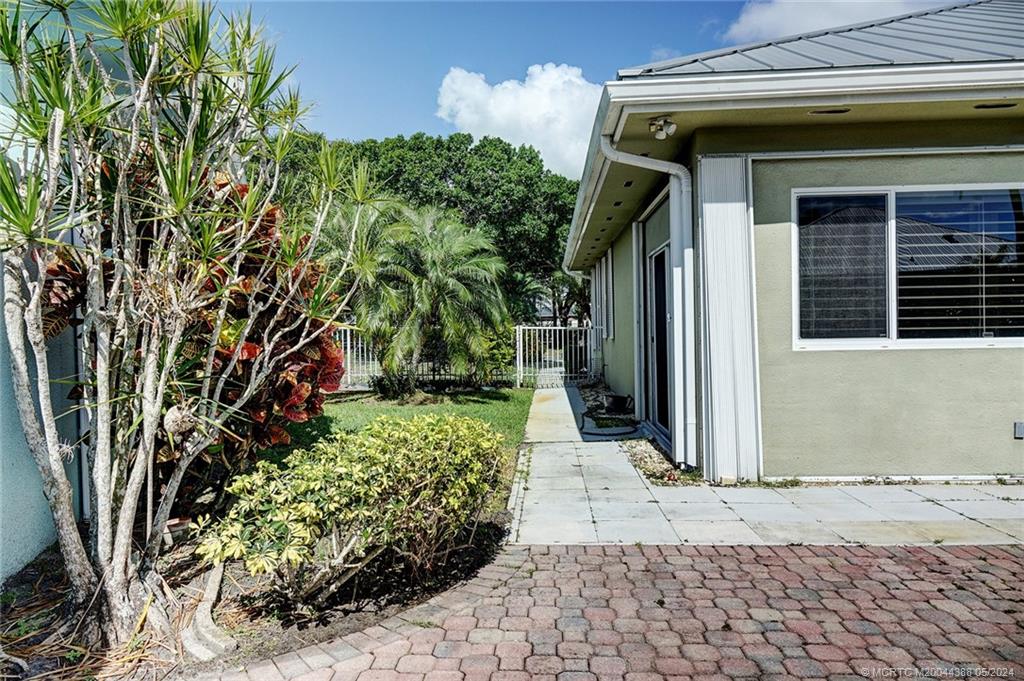 2185 SW Mayflower Drive