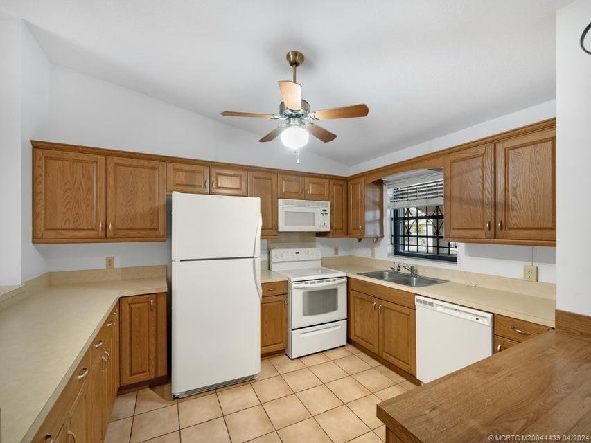 3011 SE Aster Lane 808