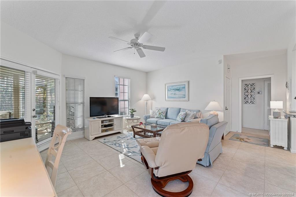 391 NE Plantation Road 213