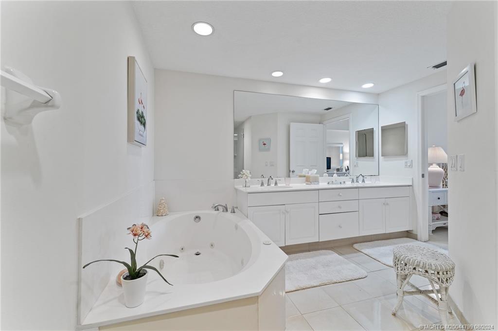 391 NE Plantation Road 213