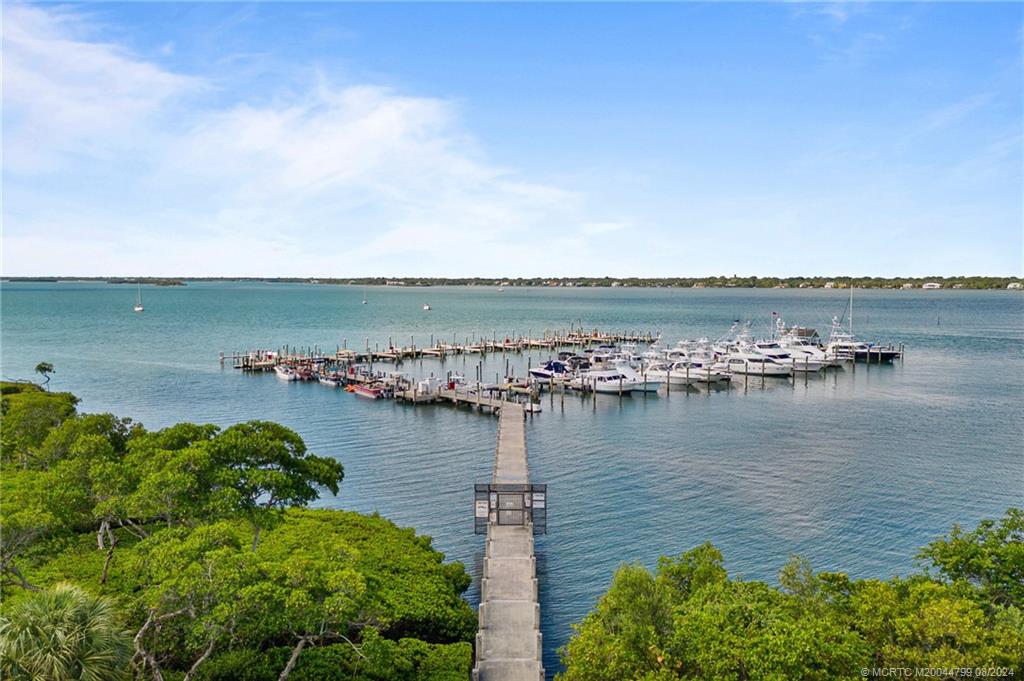 391 NE Plantation Road 213