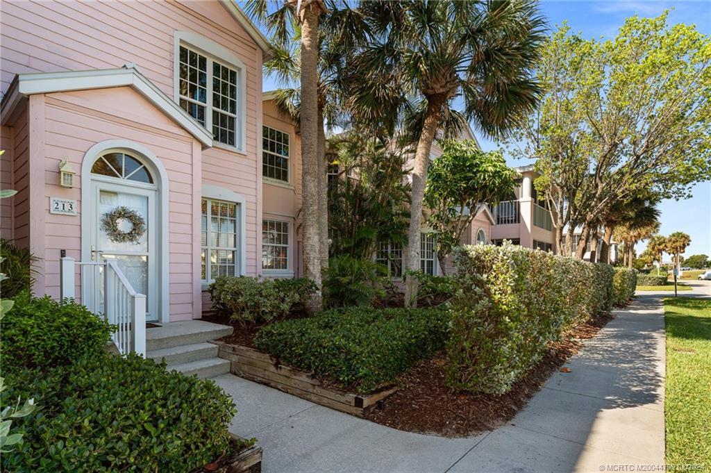 391 NE Plantation Road 213