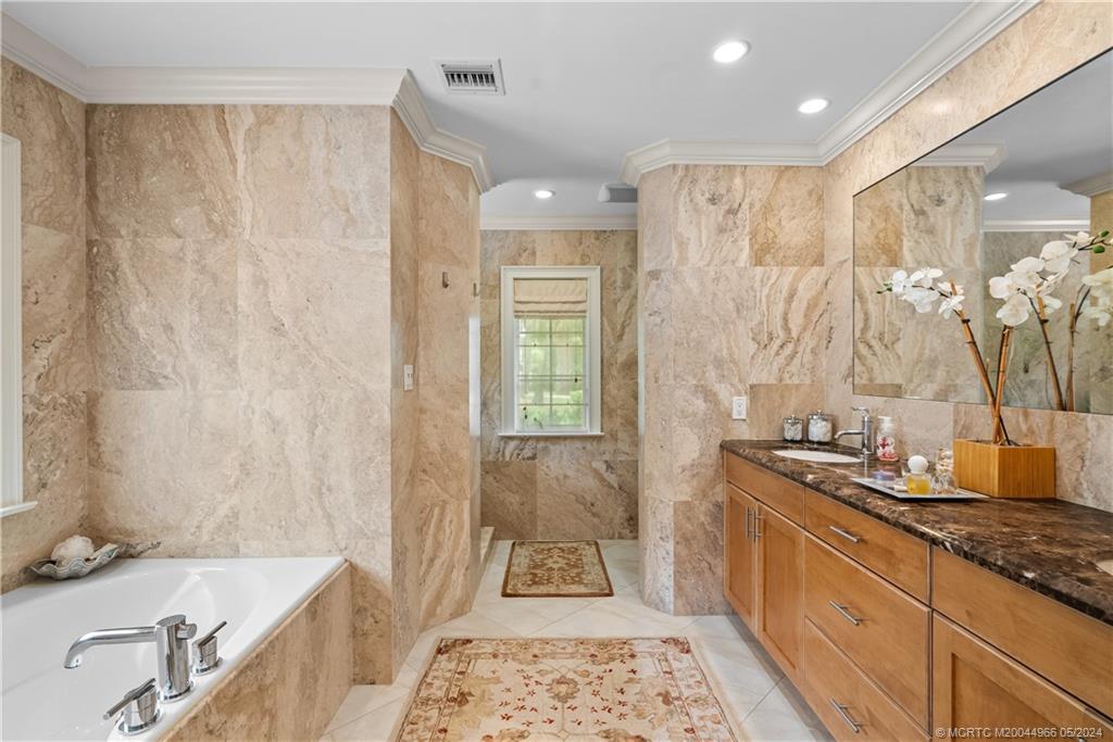 875 NE Stokes Terrace