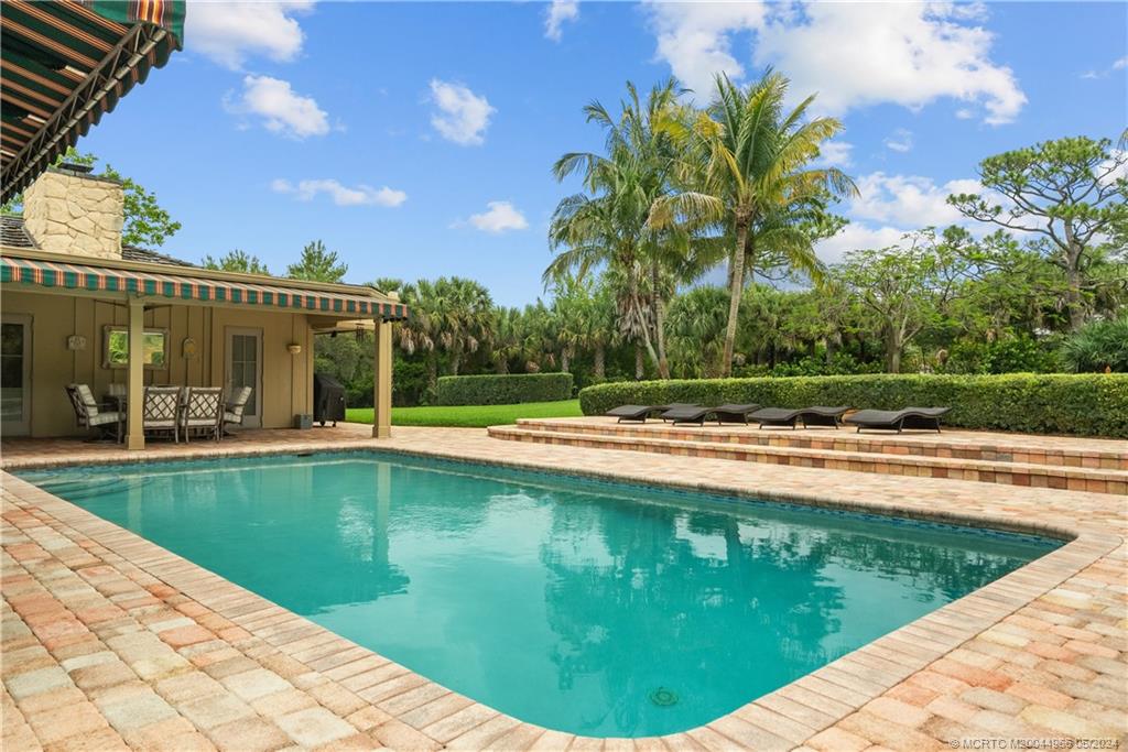 875 NE Stokes Terrace