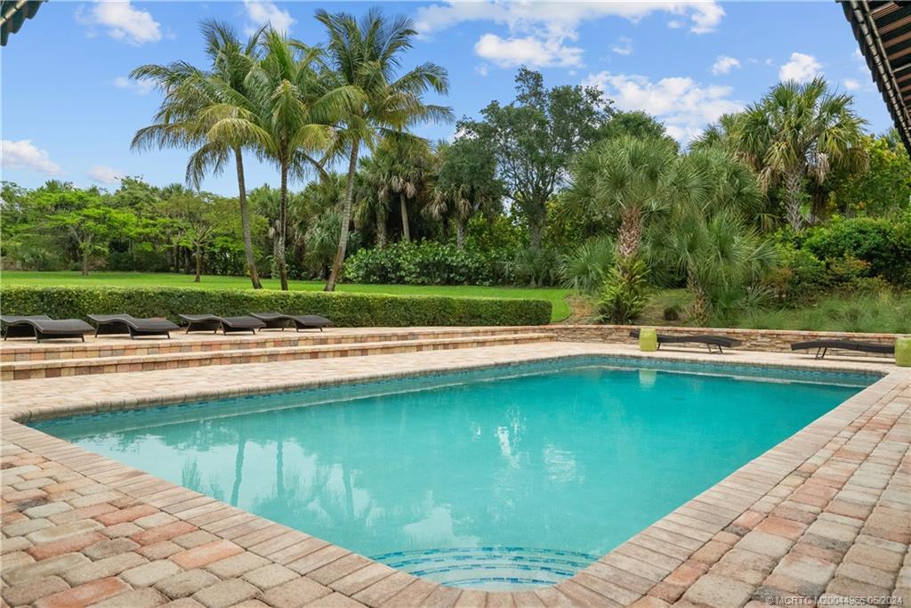 875 NE Stokes Terrace