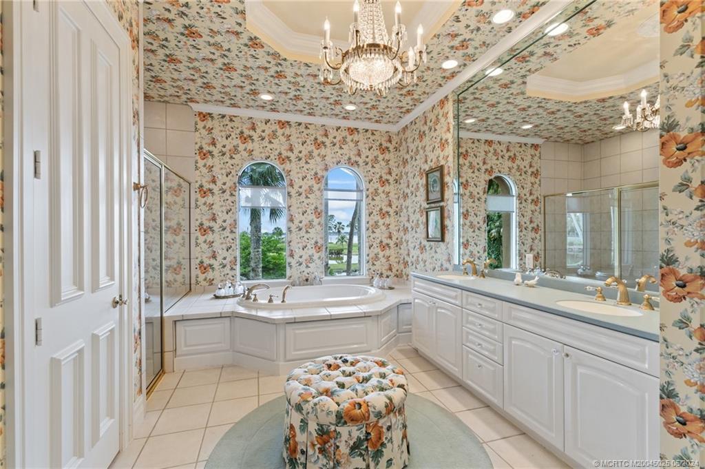 5 NE Lagoon Island Ct