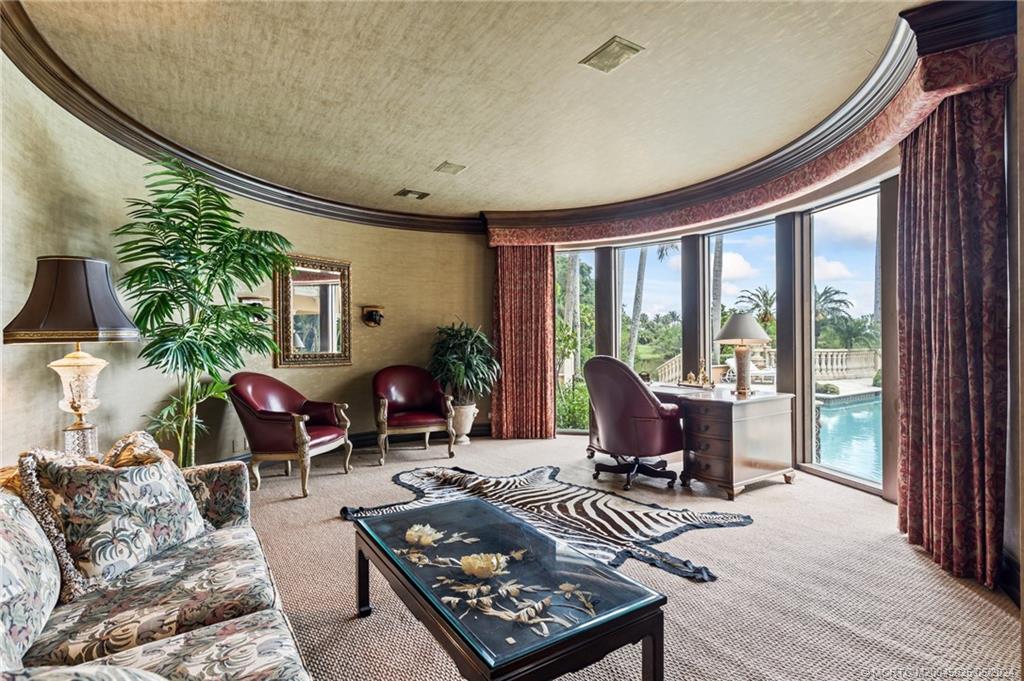 5 NE Lagoon Island Ct