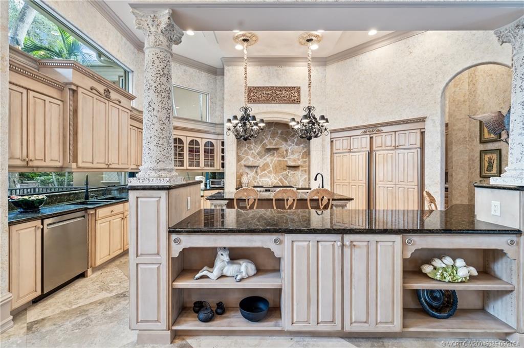 5 NE Lagoon Island Ct