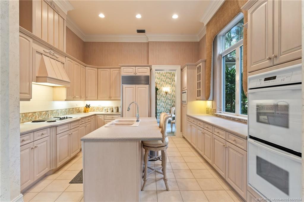 5 NE Lagoon Island Ct