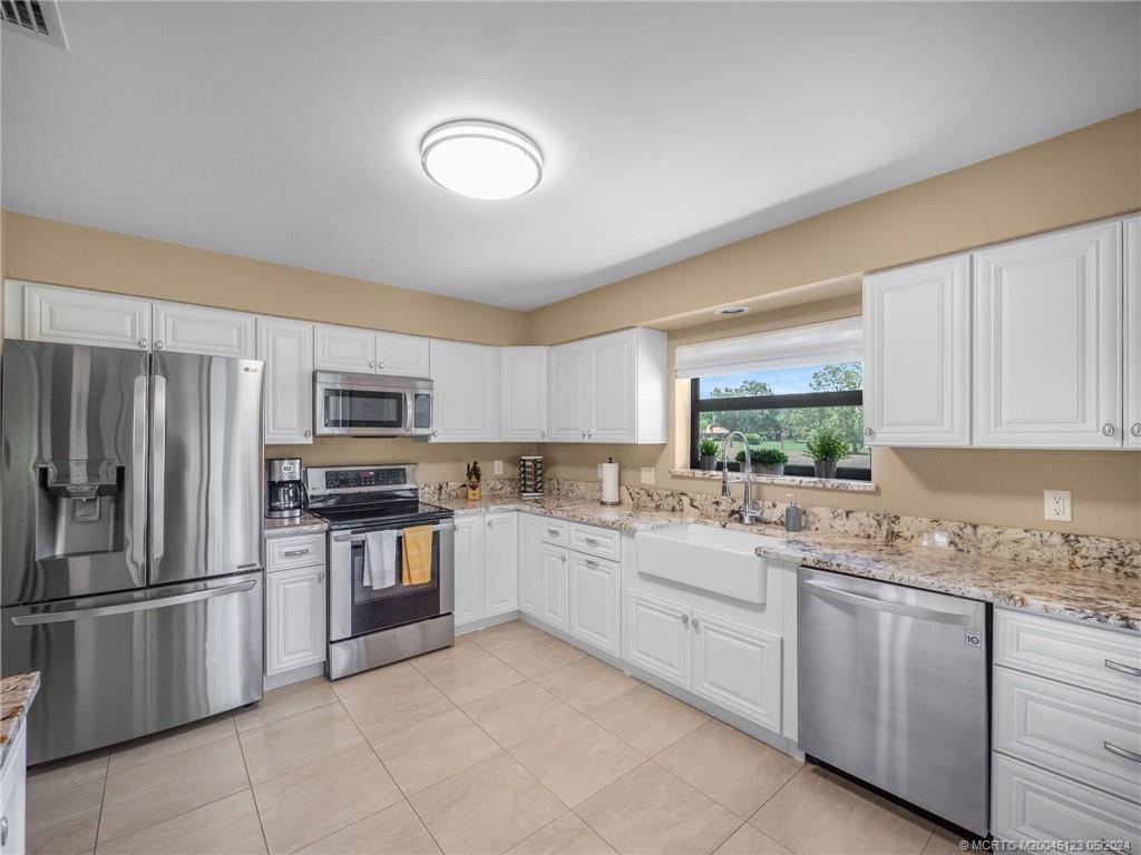 2430 SW Bobalink Ct