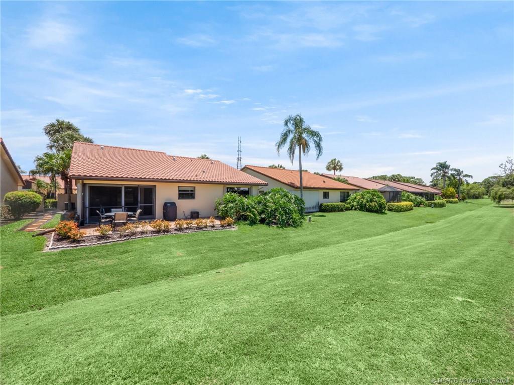 2430 SW Bobalink Ct