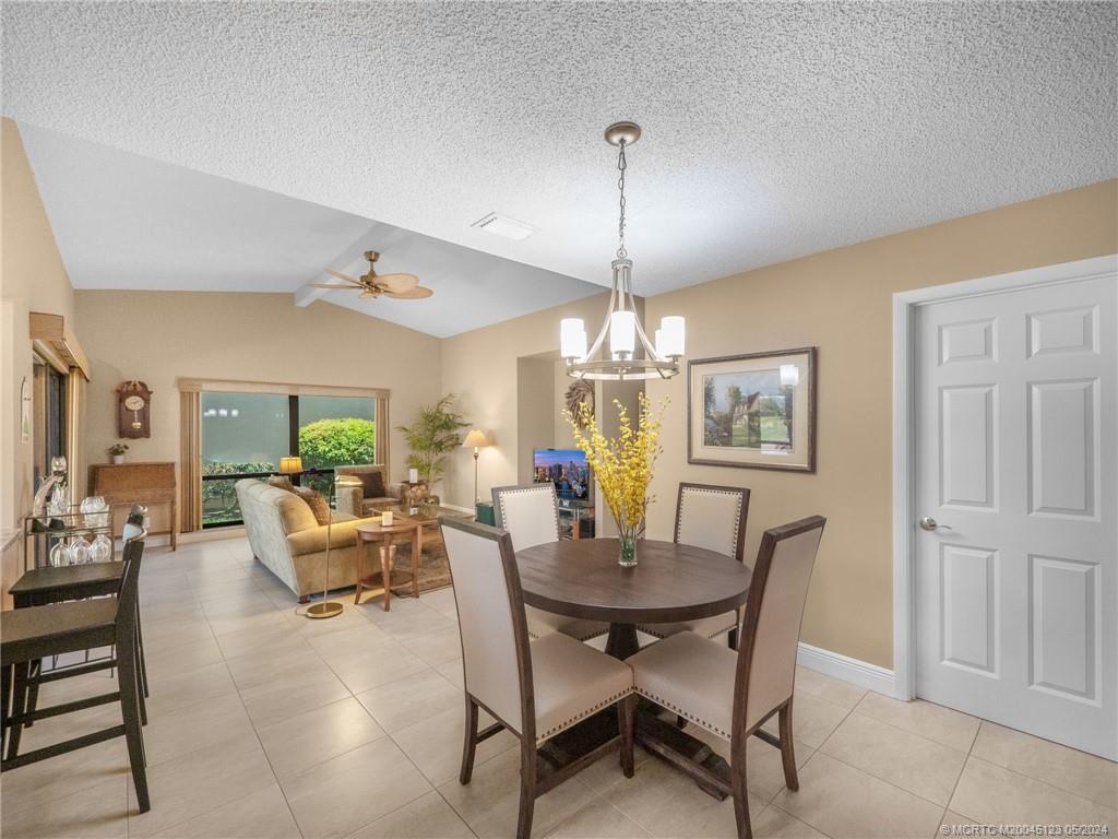 2430 SW Bobalink Ct