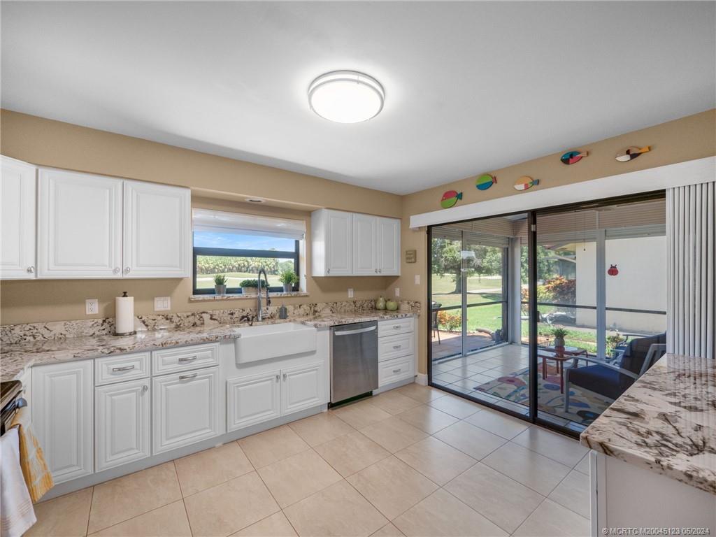 2430 SW Bobalink Ct