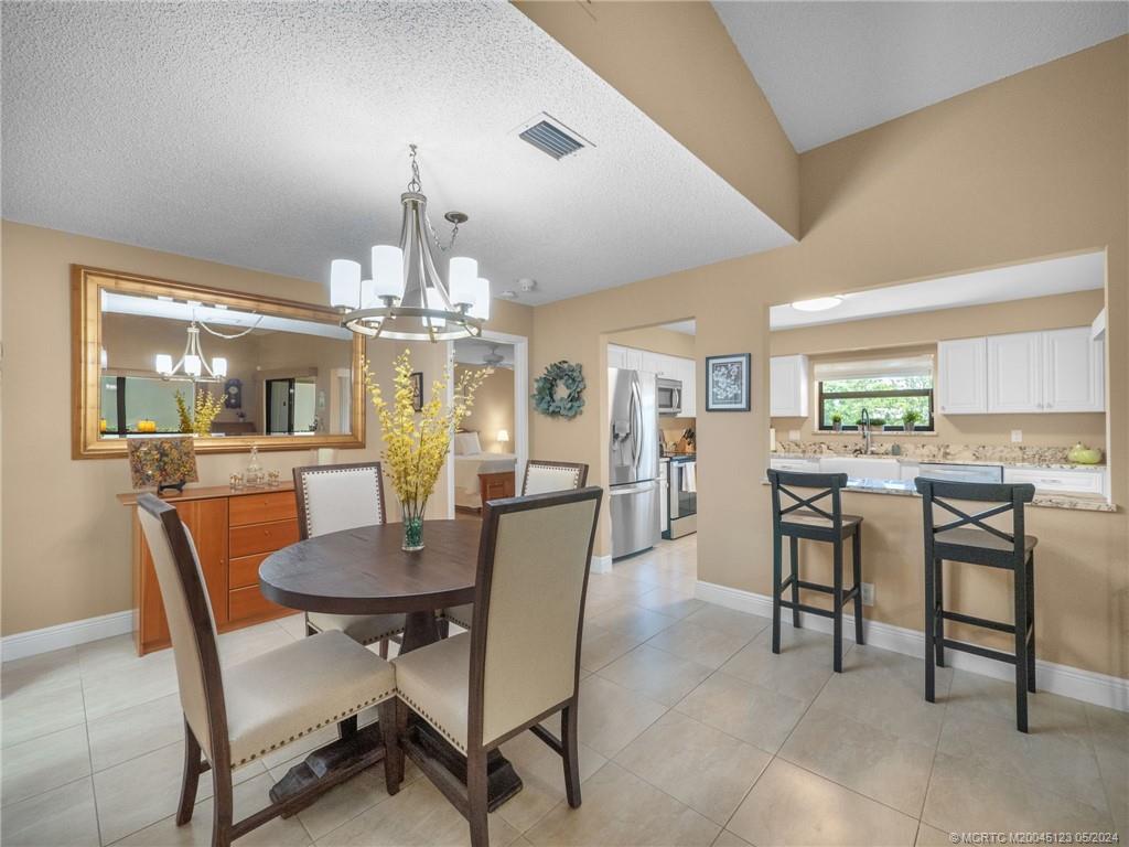 2430 SW Bobalink Ct