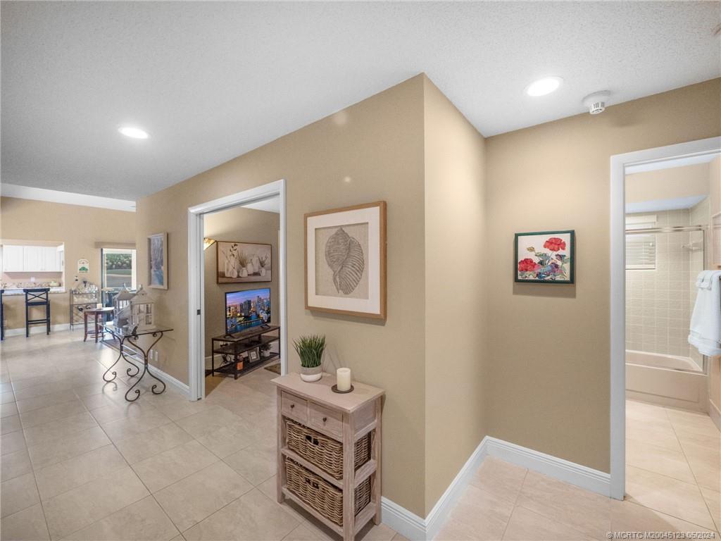 2430 SW Bobalink Ct