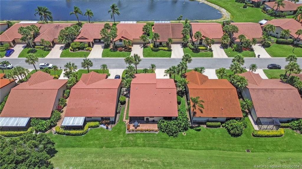 2430 SW Bobalink Ct