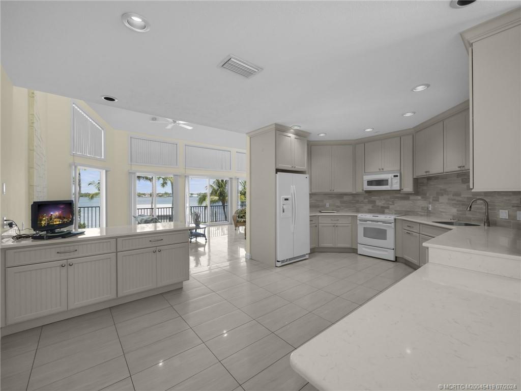 5 Saint Lucie Ct