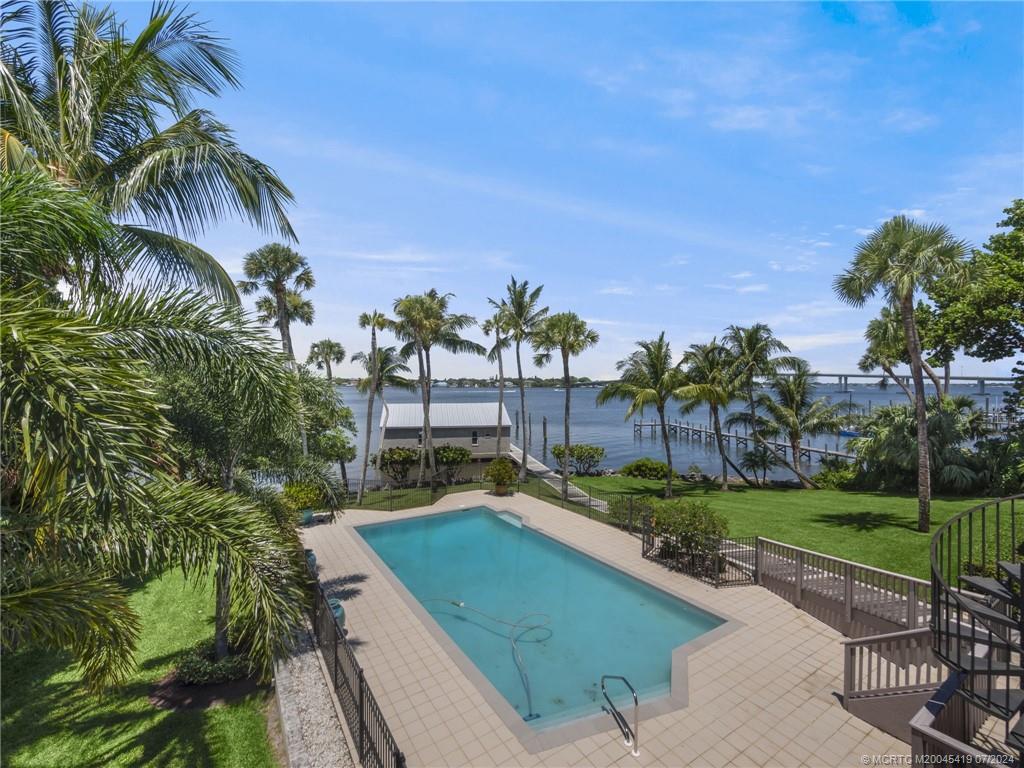 5 Saint Lucie Ct