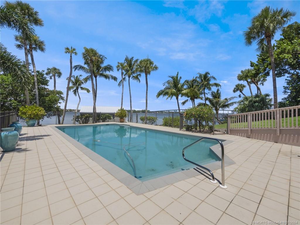 5 Saint Lucie Ct