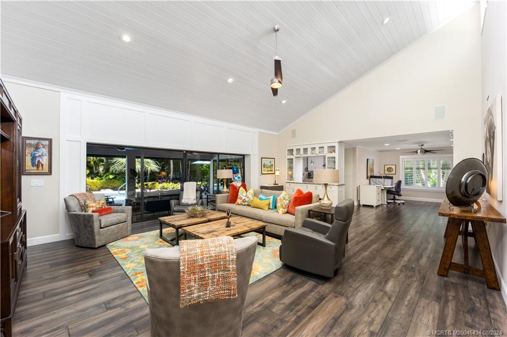 121 Hillcrest Drive