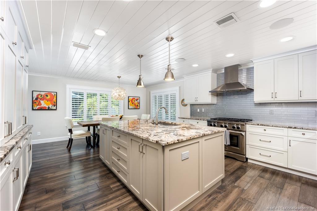 121 Hillcrest Drive