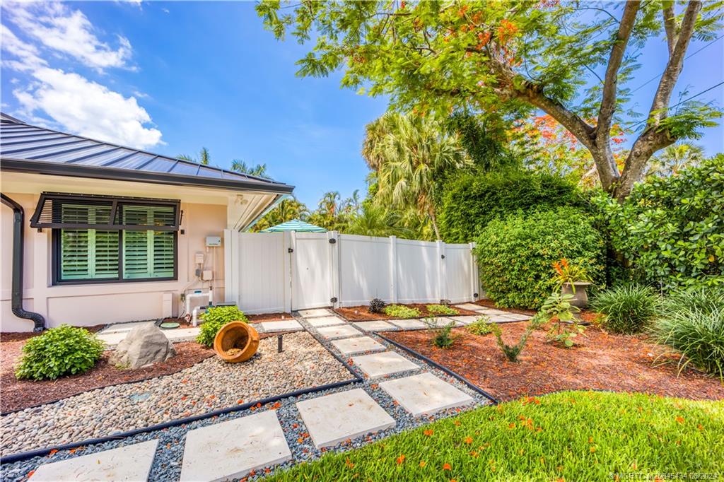 121 Hillcrest Drive