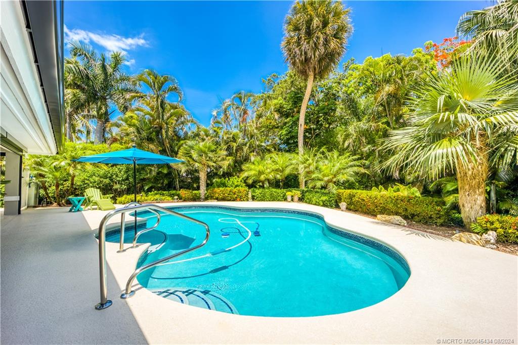 121 Hillcrest Drive