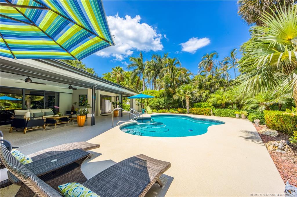 121 Hillcrest Drive