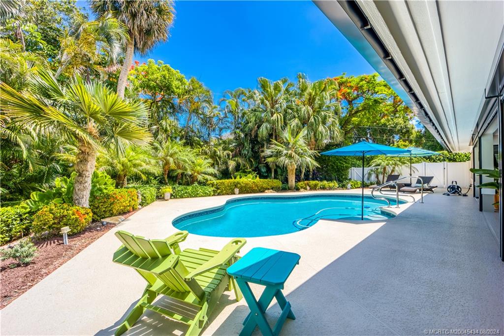 121 Hillcrest Drive