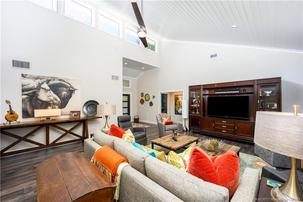 121 Hillcrest Drive