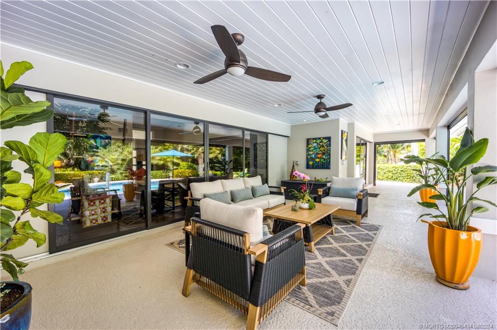 121 Hillcrest Drive